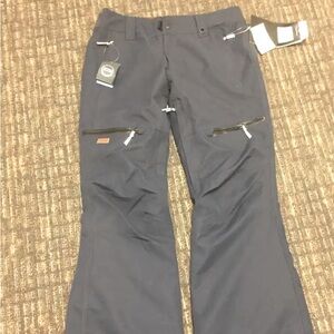 Snow pants / tags still on